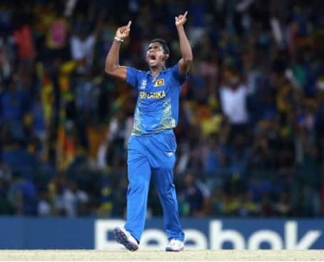 দ্বিতীয় স্থানে শ্রীলঙ্কার প্রাক্তন স্পিনার অজন্তা মেন্ডিস। ২০১২ বিশ্বকাপে ৬ ম্যাচ খেলে মোট ১৫ উইকেট ঝুলিতে পুরেছিলেন তিনি।