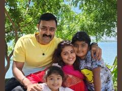 Sneha birthday clicks: புன்னகை அரசியின் பிறந்தநாள் க்ளிக்ஸ் !