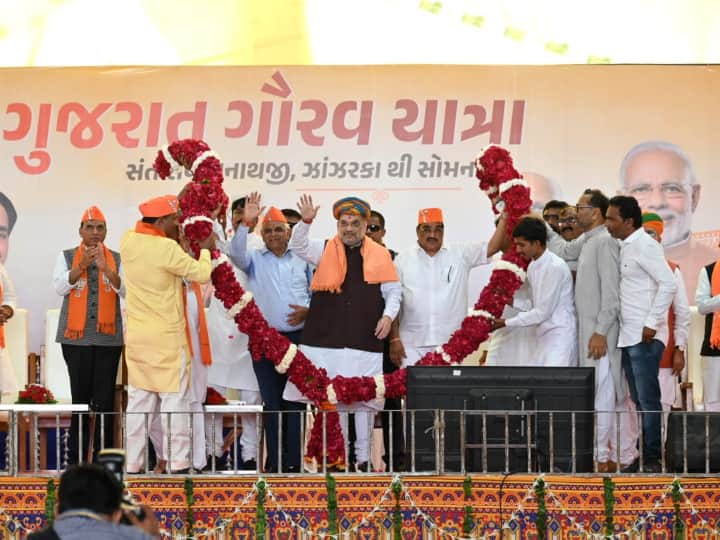 गुजरात गौरव यात्रा में बीजेपी के केंद्रीय मंत्री और राज्य इकाई के नेता अलग-अलग जगहों पर यात्रा में शामिल होंगे.
