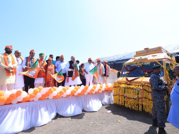 अमित शाह ने अहमदाबाद जिले के जंजारका से बीजेपी की गौरव यात्रा को हरी झंडी दिखाई है. 