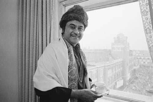 किशोर कुमार यांनी त्यांच्या कारकिर्दीत हिंदीसह अनेक भाषांमध्ये तब्बल 2000 हून अधिक गाणी गायली आहेत.