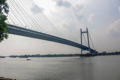 Kolkata Weather : বুধে বিকেলেই নামল সন্ধের অন্ধকার, আগামী ৩-৪ দিনও কি ভাসবে শহর ?