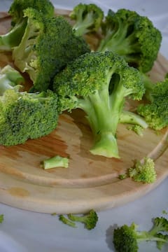 Broccoli Benefits : रक्तातील साखर नियंत्रणात ठेवण्यासाठी ब्रोकोली गुणकारी! वाचा ब्रोकोलीचे अन्य फायदे