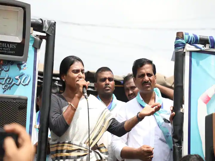 Telangana: YSRTP President YS Sharmila Promises To Give Zero Interest Loans If Voted To Power Telangana: YSRTP President YS Sharmila Promises To Give Zero Interest Loans If Voted To Power