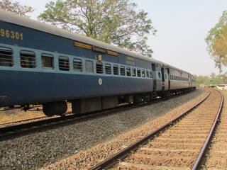 Nagpur Railways : रेल्वे गाड्या हाऊसफुलमुळे प्रवासी त्रस्त; विशेष गाड्या, तरी समस्या कायम