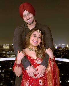 Karwa Chauth पर रोहनप्रीत ने ऐसे लुटाया नेहा कक्कड़ पर प्यार, तस्वीरें देख फैंस ने कहा- 'किसी की नजर न लगे'