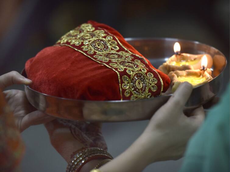 Karwa Chauth 2022 Mantra: Chant These Mantras For The Long Life And Happiness Of Your Husbands