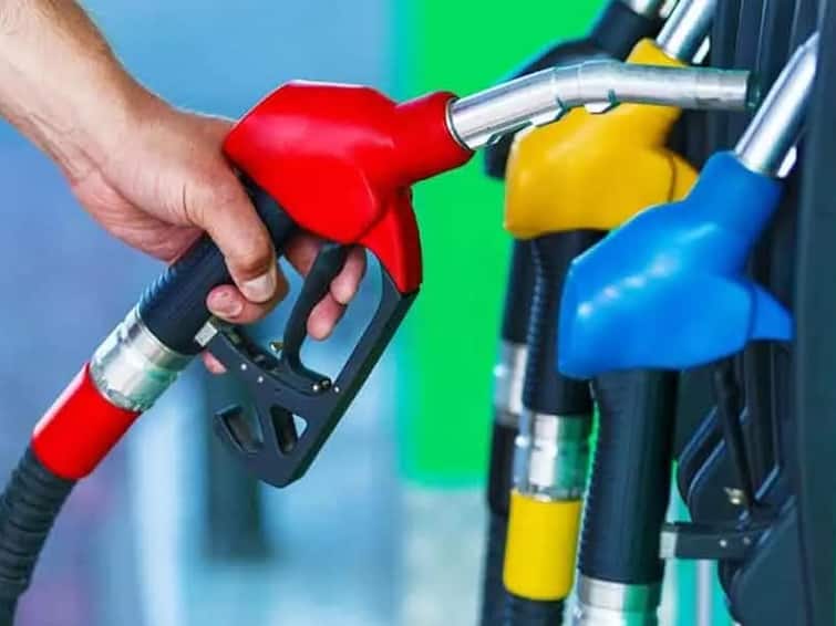 Petrol Diesel Price Today 15th November 2022 check latest rate with citiwise full list Marathi News Petrol-Diesel Price Today : कच्चं तेल महागलं, तरीही देशातील दर मात्र जैसे थेच; आजचे लेटेस्ट दर काय?