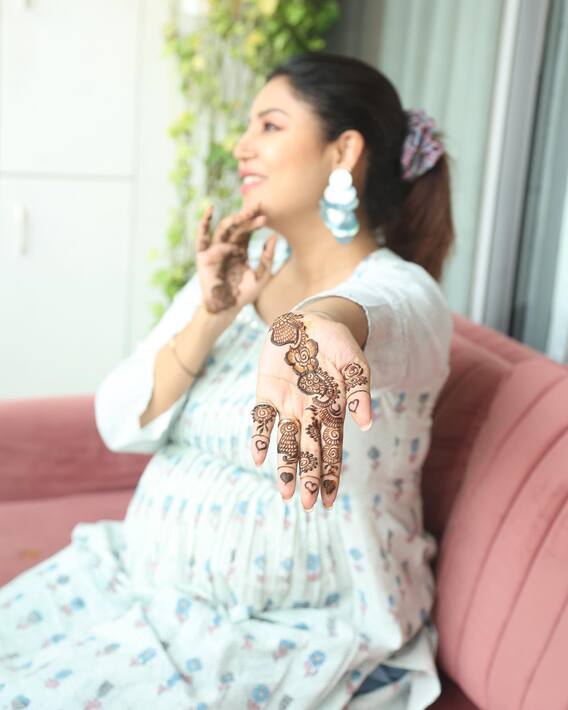 Karwa Chauth 2022: करवा चौथ के लिए यूं सज रही हैं Debina Bonnerjee, बेबी बंप फ्लॉन्ट किया, देखिए तस्वीरें