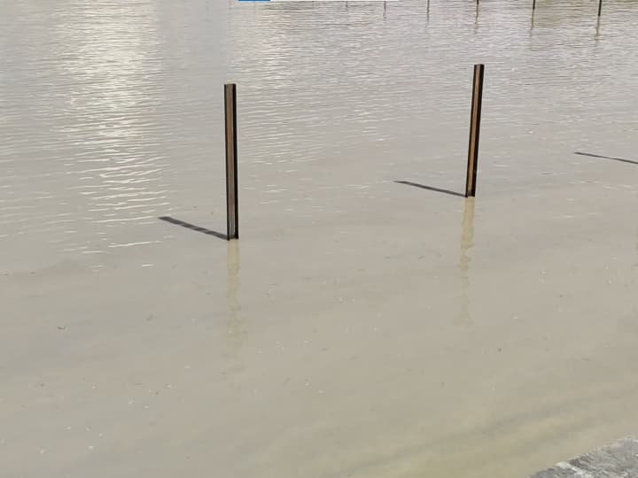 Ayodhya Uttar Pradesh Water level of Sarayu River above danger mark due to rain flood like situation ANN Ayodhya Flood: अयोध्या में खतरे के निशान से 112 सेंटीमीटर ऊपर बह रही सरयू, लोग पलायन को मजबूर