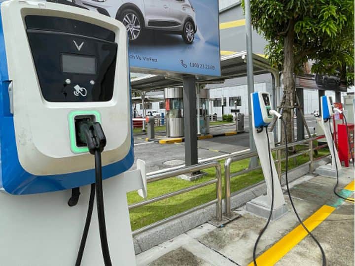 Up Announces New Ev Policy Offers Incentives To Buyers Manufacturers EV Policy: इलेक्ट्रिक वाहन खरीदने पर नहीं देने होगा रोड टैक्स और रजिस्ट्रेशन फीस, देखें पूरी डिटेल