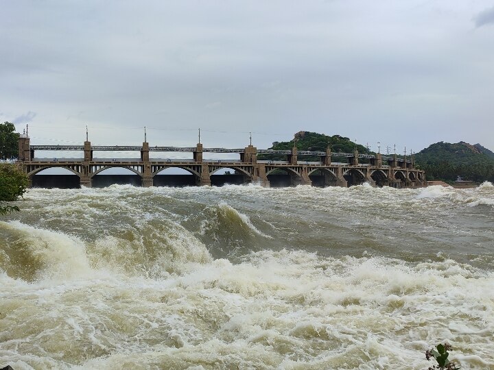 காவிரி ஆற்றில் வினாடிக்கு 60,000 கன அடி நீர் திறக்க வாய்ப்பு- 11 மாவட்டங்களுக்கு வெள்ள அபாய  எச்சரிக்கை