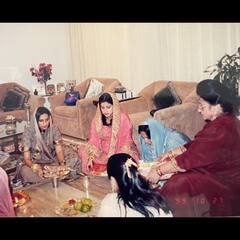 Karwa Chauth 2022: महीप कपूर ने करवा चौथ की शेयर कीं थ्रो बैक फोटोज, गोद में दिखीं छोटी सी शनाया कपूर