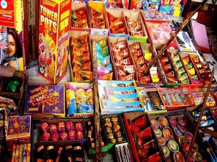 Delhi Supreme Court orders regarding firecrackers know what are rules regarding fireworks सुप्रीम कोर्ट ने पटाखों को लेकर दिया आदेश, जानिए आतिशबाजी को लेकर क्या नियम हैं?