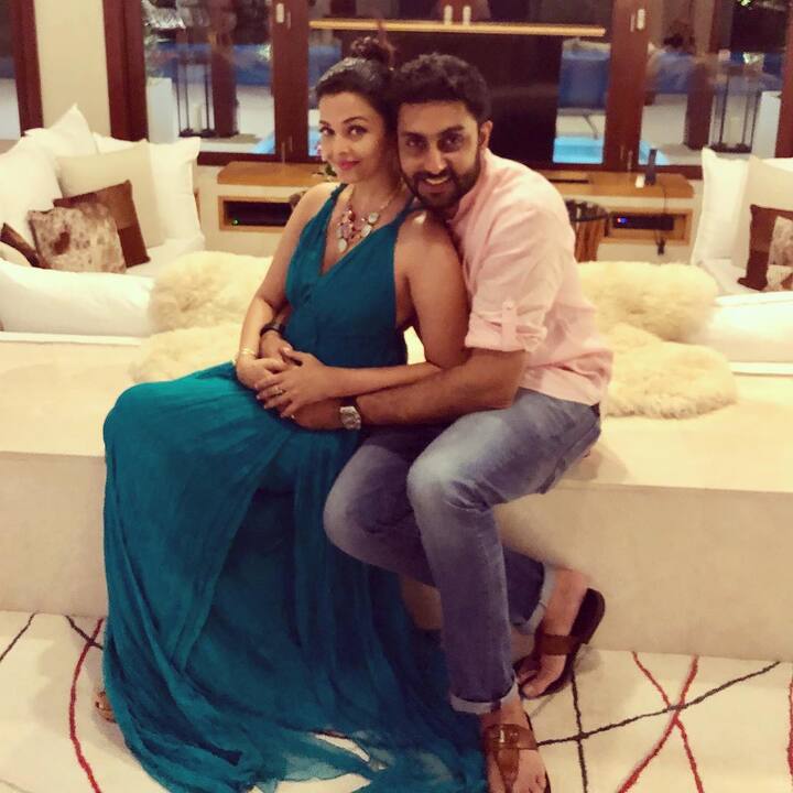 ऐश्वर्या राय और अभिषेक बच्चन बॉलीवुड के बेहतरीन कपल्स में से एक हैं. दोनों का साथ और प्यार हर किसी का ध्यान खींचता है. 2007 में दोनों शादी के बंधन में बंधे थे. अभिषेक बच्चन ने 2018 में बताया था कि वह ऐश्वर्या के लिए करवा चौथ का व्रत रखते हैं इतना ही नहीं एक्टर ने ट्वीट के जरिए दूसरे पतियों को भी ऐसा करने के लिए कहा था.