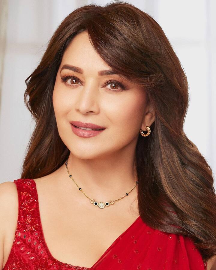 जर आपण माधुरीच्या वर्कफ्रंटवर नजर टाकली तर ती तिच्या 'मज्जा मा' या डिजिटल चित्रपटाबाबत बऱ्याच दिवसांपासून चर्चेत आहे.  (फोटो सौजन्य:madhuridixitnene/इंस्टाग्राम)
