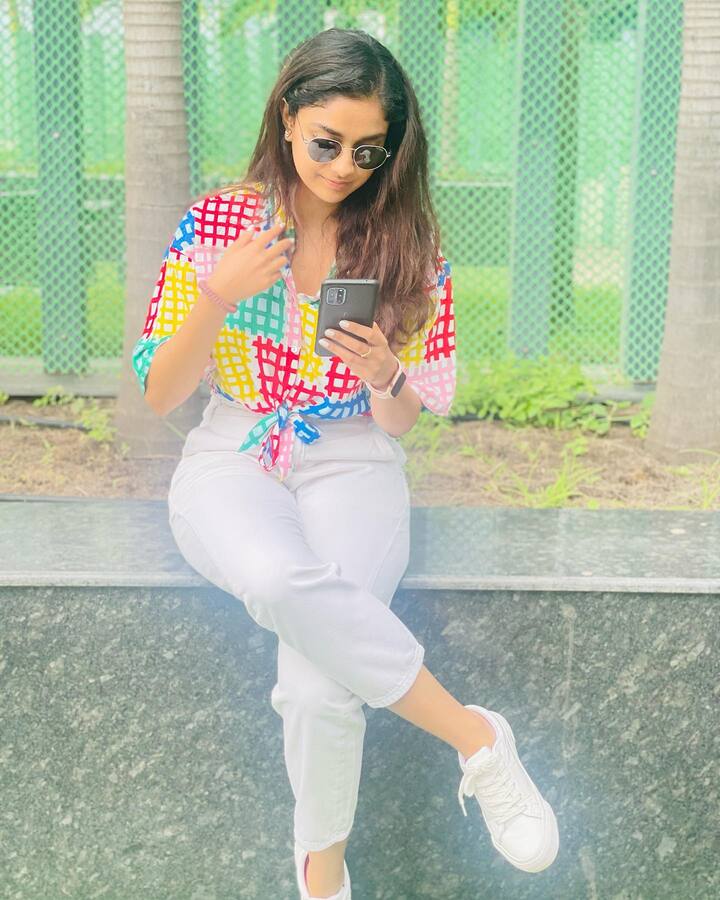 రీసెంట్ గా ' సర్కారు వారి పాట'తో మరో హిట్ను తన ఖాతాలో వేసుకుంది. -Image Credit:Keerthy Suresh/Instagram