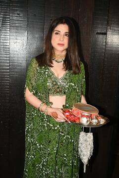 Karwa chauth पर 'बॉलीवुड वाइव्स' ने ढाया कहर...महीप कपूर से नीलम कोठारी तक की तस्वीरें देख कहेंगे 'Wowww'