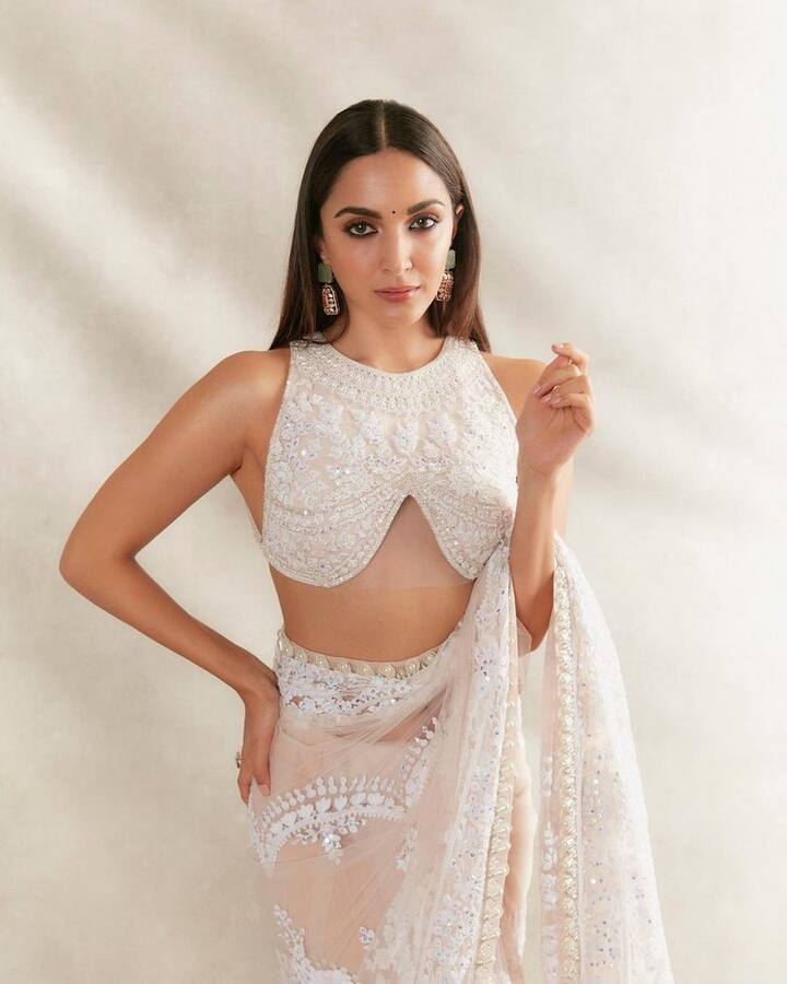 ఇదిలా ఉండగా.. తాజాగా ఈ బ్యూటీ ఓ ఈవెంట్ కోసం స్పెషల్ గా రెడీ అయింది. (Courtesy : Kiara Advani Instagram)