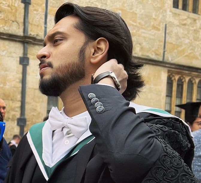 চূর্ণী লিখছেন, 'লিখেছেন, 'এই ছোট্ট ছেলেটাকেই কি আমি আমার শরীরের মধ্যে ধারণ করেছিলাম? এই কি সেই ছেলেটা যার সঙ্গে আমি খেলা করতাম?'