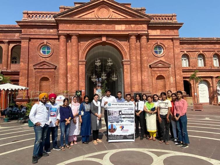 Department of Hotel Management and Tourism of Guru Nanak Dev University in collaboration with Punjab Tourism organized  Heritage Walk to celebrate World Tourism Day ਗੁਰੂ ਨਗਰੀ ਅੰਮ੍ਰਿਤਸਰ ਦੀ 400 ਸਾਲ ਪੁਰਾਣੀ ਵਿਰਾਸਤ ਨੂੰ ਗੁਰੂ ਨਾਨਕ ਦੇਵ ਯੂਨੀਵਰਸਿਟੀ ਦੇ ਵਿਦਿਆਰਥੀਆਂ ਨੇ ਤੱਕਿਆ ਨੇੜਿਓਂ