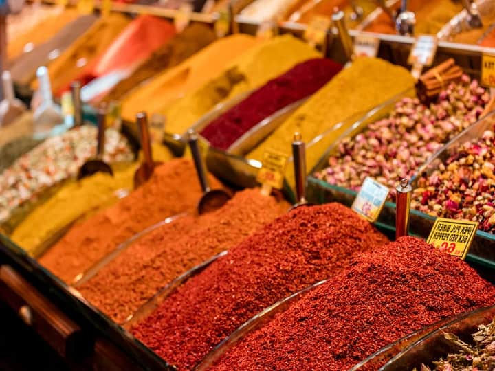 How to know the difference between Real and Fake Spices or Asali Nakli Masale Food Identification: इन 5 मसालों की शक्ल में रेत और भूसा तो नहीं खा रहे आप, जान लें असली-नकली का फर्क