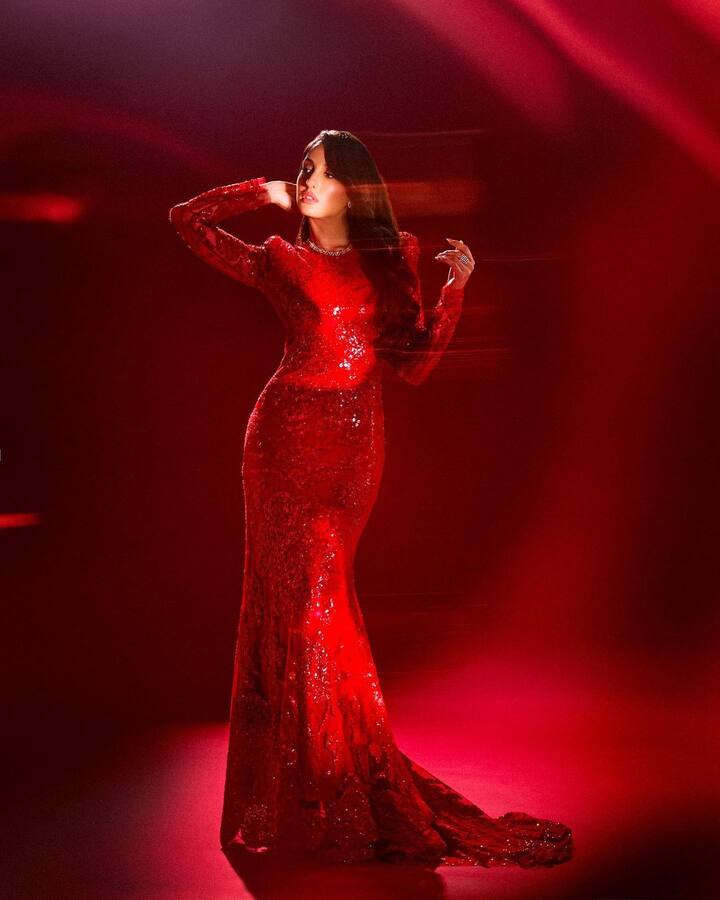 सध्या नोरा अनेक प्रोजेक्ट्ससाठी सतत साइन करत आहे. सध्या ती तिच्या आगामी चित्रपट 'थँक गॉड'मुळे चर्चेत आहे. या चित्रपटात ती अजय देवगण आणि सिद्धार्थ मल्होत्रासोबत दिसणार आहे.   (फोटो सौजन्य : norafatehi/इंस्टाग्राम)