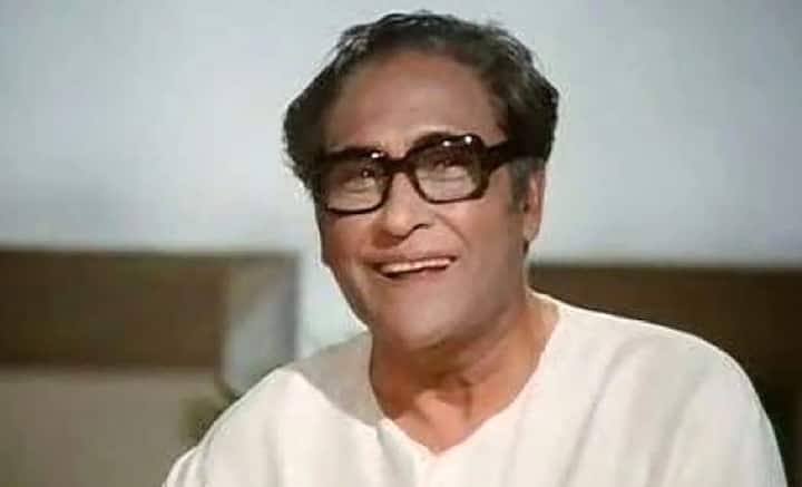 পর্দায় তিনি আবির্ভূত হওয়া মানেই চোখ আটকে যাওয়া দর্শকের। তাঁর হাত ধরেই হিন্দি চলচ্চিত্রে গ্ল্যামারের সংযুক্তি ঘটেছিল বলে মনে করেন ফিল্ম বোদ্ধারা। দেশের বিভিন্ন প্রান্ত থেকে প্রতিভা খুঁজে বার করে বড় পর্দায় মেলে ধরেছিলেন তিনি। তাই প্রিয়জন তো বটেই, মায়ানগরীর কাছে আজও তিনি ‘দাদামণি’।