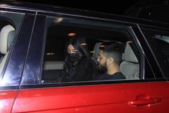 एयरपोर्ट पर बॉयफ्रेंड संग स्पॉट हुईं Shruti Haasan , कभी आंखों में आंखे डाले तो कभी एक-दूसरे को देख मुस्कुराते आए नजर