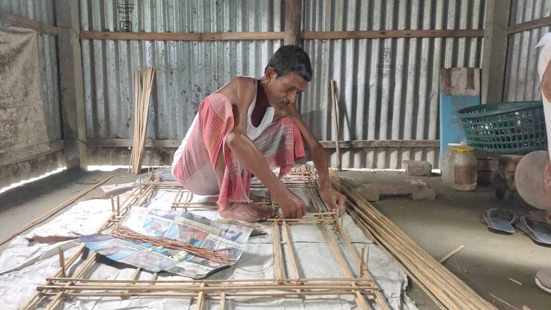 Coochbehar: Raschakra of Cooch Behar's Rasmela was built by Altaf Mia through generations Coochbehar: সামান্য বেতন, সংসারে প্রবল টানাটানি, সব ভুলে রাসচক্র তৈরিতে ডুবে যান আলতাফ