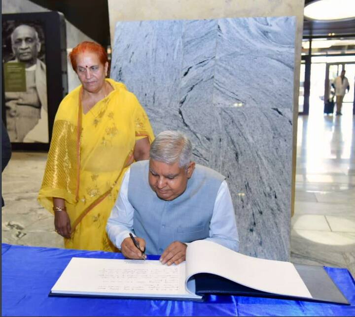 ઉપરાષ્ટ્રપતિ જગદીપ ધનખડે વિઝિટર બુકમાં નોંધ લખી હતી.