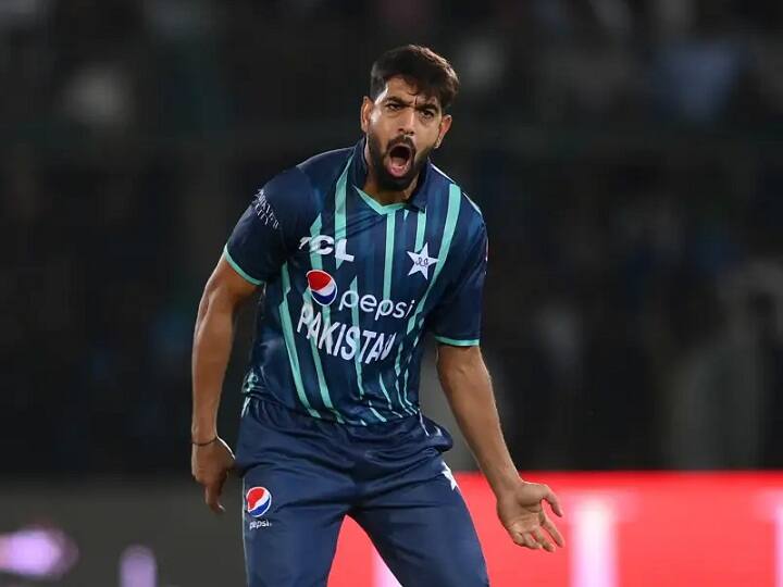 पाकिस्तान के तेज गेंदबाज हारिस रऊफ भी भारत के लिए बड़ी मुसीबत साबित हो सकते हैं. हारिस लगातार 150 किमी/घंटे की रफ्तार से गेंद फेंकने में माहिर हैं. शाहीन की गैरमौजूदगी में यही खिलाड़ी पाकिस्तान का लीड गेंदबाज रहा है. एशिया कप 2022, इंग्लैंड सीरीज और हाल ही में संपन्न हुई ट्राई सीरीज में हारिस ने प्रभावी गेंदबाजी की है.