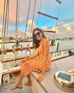 Ritu Varma Photos: రితూ వర్మకి చీర బోర్ కొట్టిందేమో!