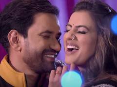 निरहुआ को रिझाने की कोशिश में लगीं अक्षरा सिंह, साड़ी पहन लचकाई 'पातर कमरिया'