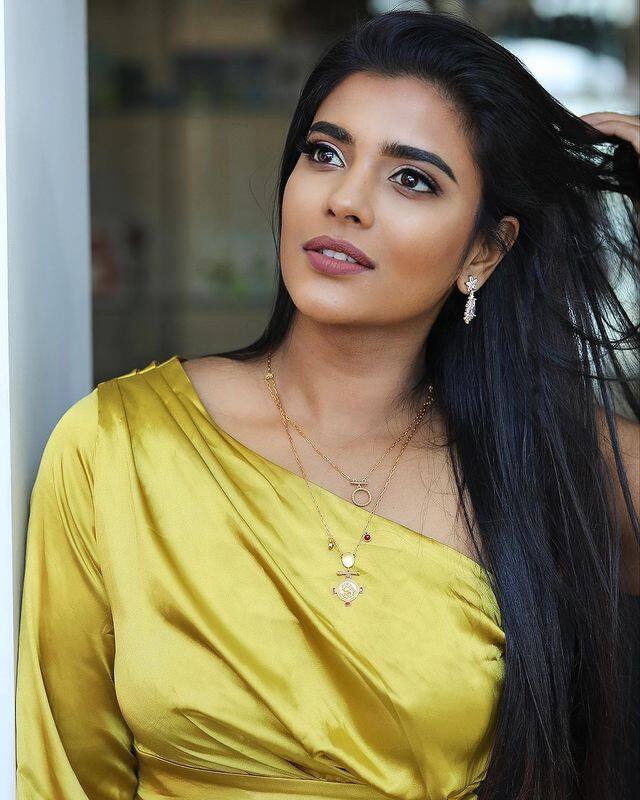 ఇప్పుడు తెలుగు, తమిళ సినిమాలతో బిజీగా గడుపుతోంది. (Photo Courtesy: Aishwarya Rajesh Instagram)