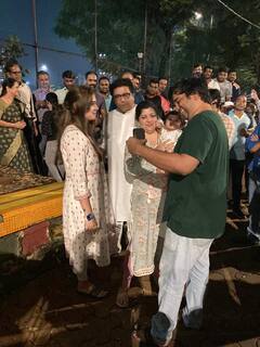 Raj Thackeray :  नातवाला कडेवर घेऊन राज ठाकरेंचा फेरफटका, फोटो सोशल मीडियावर व्हायरल
