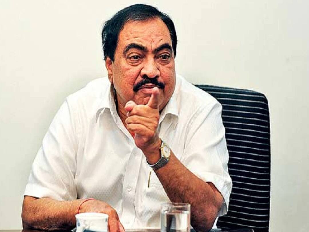 Rashmi Shukla gets a clean chit after meeting Devendra Fadnavis says Eknath Khadse Eknath Khadse : देवेंद्र फडणवीसांच्या भेटीनंतर रश्मी शुक्लांना क्लीन चीट मिळाली, एकनाथ खडसेंचा गौप्यस्पोट