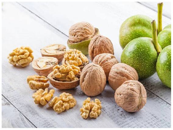 Dry Fruits For Skin: रोज खाएं ये ऑयली ड्राई फ्रूट्स, बनाएंगे आपको खूबसूरत