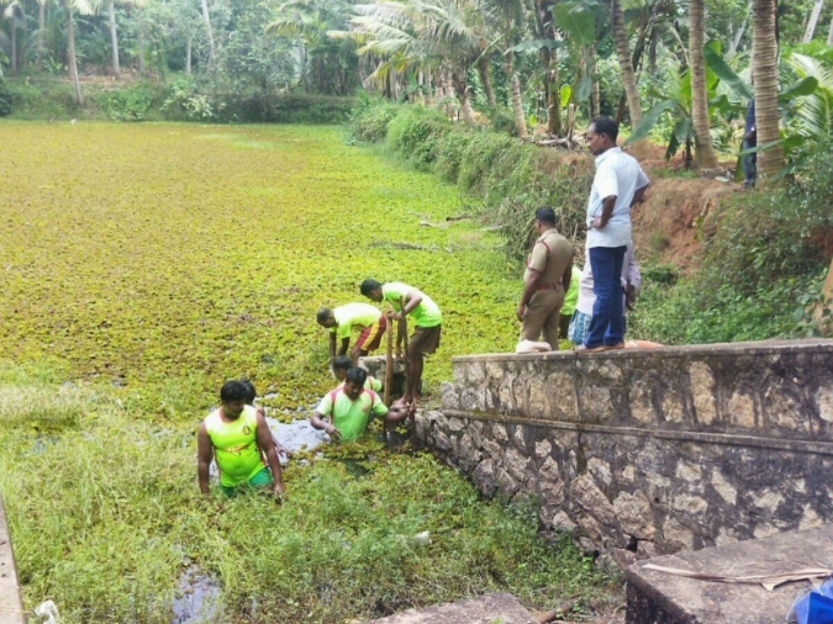 71 வயது முதியவருடன் நெருங்கிப் பழகிய இளம்பெண்....போட்டோ எடுத்து ரூ.50 லட்சம் கேட்டு மிரட்டல்..!