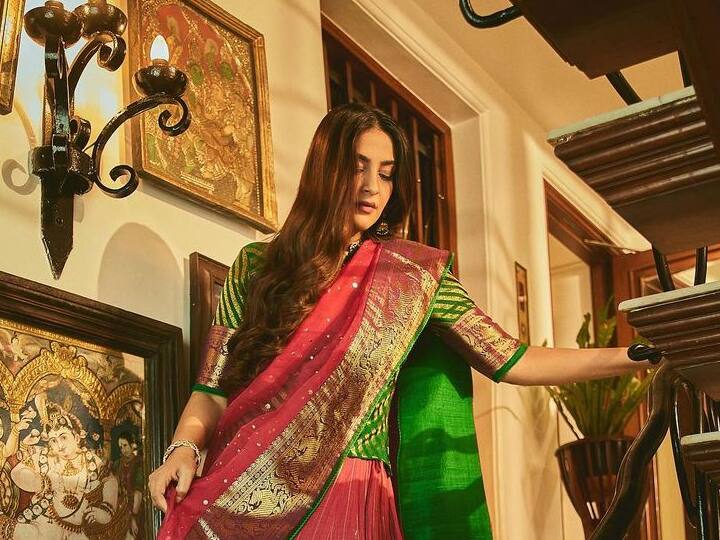 सोनम कपूरने तिच्या करवा चौथचे फोटो इंस्टाग्रामवर शेअर केले आहेत..