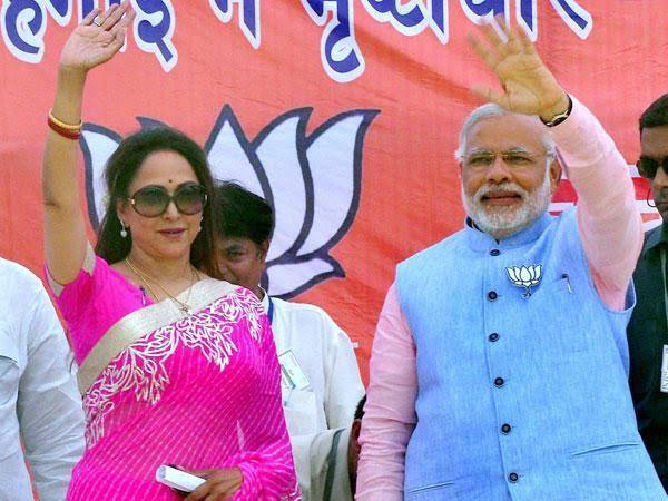 बता दें कि इन दिनों हेमा मालिनी फिल्मों के साथ-साथ राजनीति में काफी एक्टिव हैं.