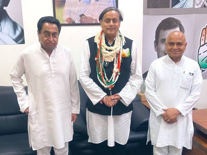 Shashi Tharoor happy with the welcome in Madhya Pradesh for congress president election met with Kamal Nath Congress Presidential Election: 'मध्य प्रदेश में हुए वेलकम से खुश हूं, अन्य राज्यों में नहीं हुआ ऐसा स्वागत', बोले शशि थरूर