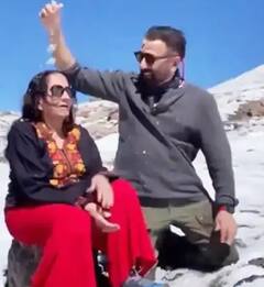 Sunny Deol Birthday Special: मां प्रकाश कौर के साथ खास बॉन्डिंग शेयर करते हैं सनी देओल, देखिए दोनों की रेयर तस्वीरें