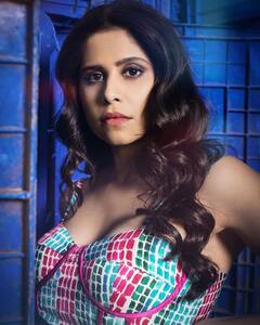 Photo : ‘अंगार...’; सई ताम्हणकरच्या बोल्ड फोटोशूटवर चाहते झाले फिदा!