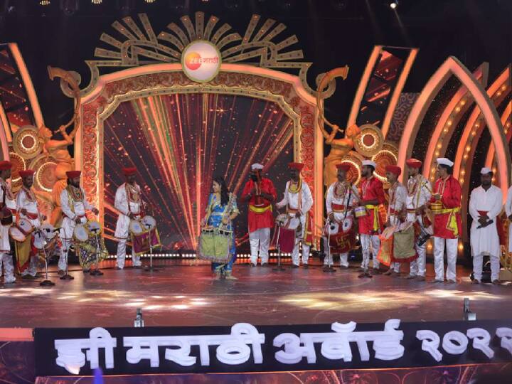 यंदाच्या झी मराठी अवॉर्ड्स 2022मध्ये अभिनेता सुमीत राघवन, अमेय वाघ यांचे खुमासदार सूत्रसंचालन, कलाकारांचे दमदार परफॉर्मन्स, मजेदार स्किट्स आणि सर्वोत्कृष्ट अभिनेता, अभिनेत्री, कुटुंब, मालिका यामध्ये रंगलेली चुरस पाहिला मिळाली.