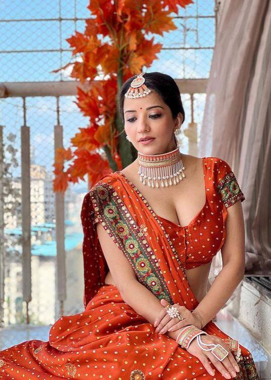 तिनं शेकडो भोजपुरी सिनेमांसह हिंदी, बंगाली, ओडिया, तामिळ, कन्नडं आणि तेलगू सिनेमांमध्येही काम केलं आहे