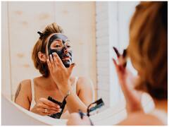 स्किन क्लीनिंग प्रोडक्ट्स में क्यों इस्तेमाल होता है चारकोल, क्या हैं इसके फायदे? जानिए