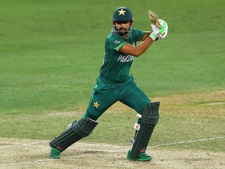 कप्तान बाबर आजम फिलहाल अच्छी लय में नहीं है लेकिन अगर वह कुछ देर क्रीज पर टिक गए तो भारत के लिए बड़ी मुश्किल पैदा कर सकते हैं. बाबर फिलहाल टी20 इंटरनेशनल रैंकिंग में नंबर-3 पर काबिज हैं.