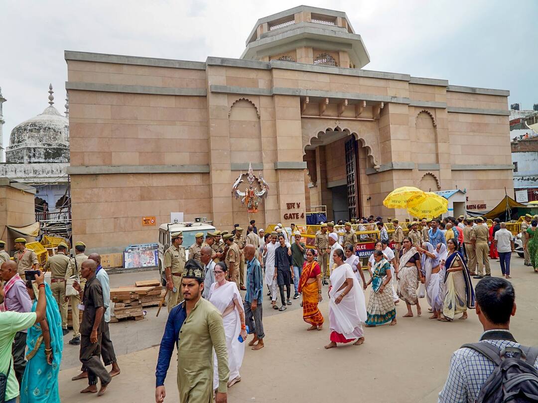 Gyanvapi Mosque case Varanasi Court Rejects Hindu Side's Demand For Carbon Dating Of Shivling, Check Details Gyanvapi Mosque Case: హిందువుల డిమాండ్‌ను తోసిపుచ్చిన కోర్టు- జ్ఞానవాపి మసీదు కేసులో కీలక తీర్పు