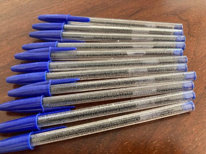 ​Cheating in Exam student writes notes on 11 ball pens Cheating in Exam: एग्जाम में इससे बड़ी चीटिंग का प्लान नहीं देखा होगा, कुछ नहीं मिला तो पेन पर ही नोट्स बना दिए